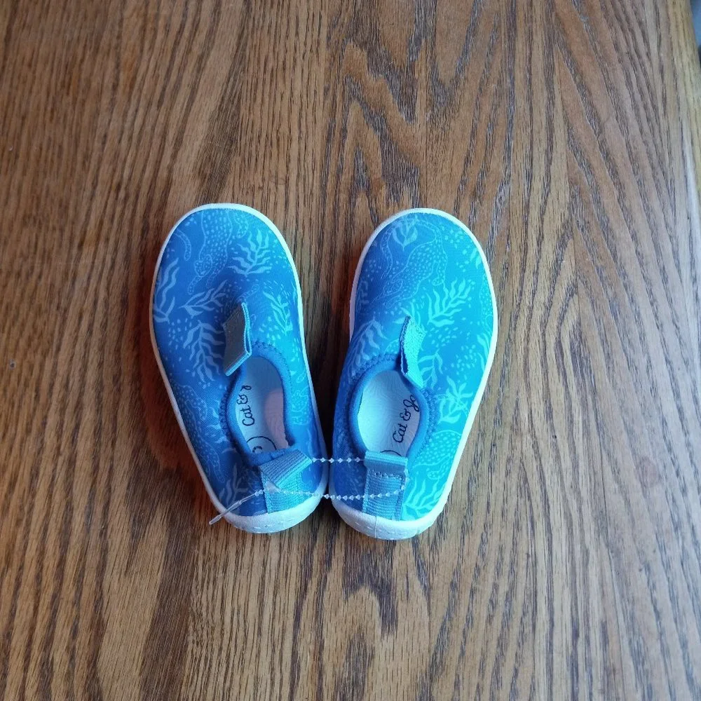 NWOT Blue Slip On Water Shoes Size 5